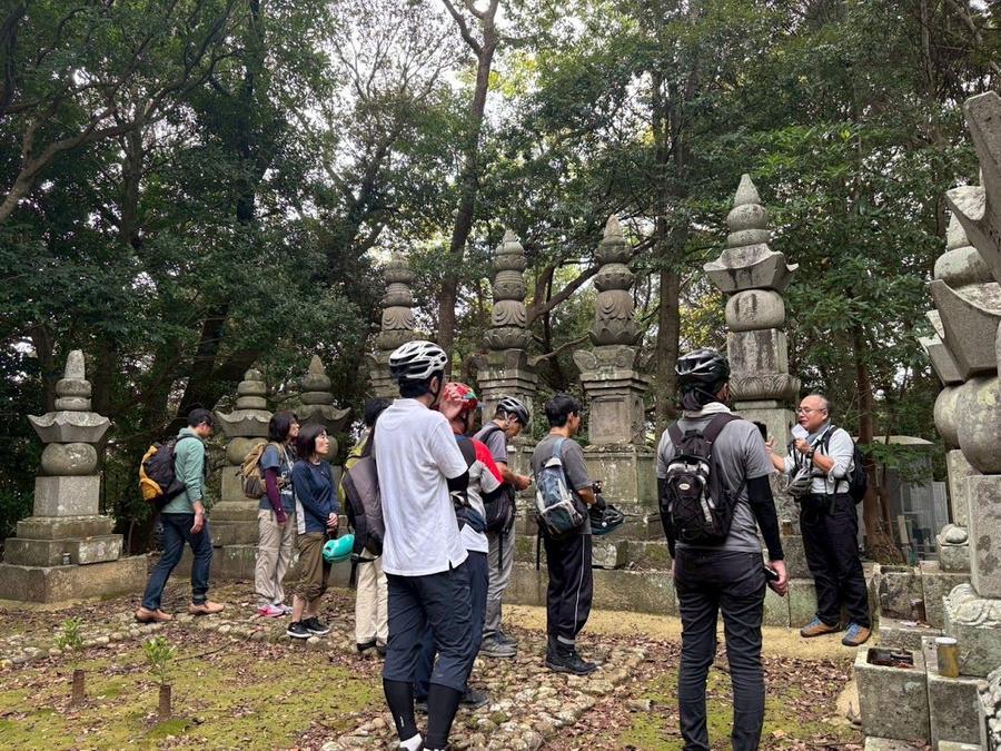 ガイドの様子はイメージです。