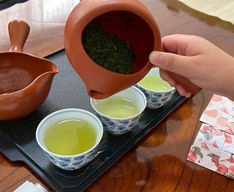 宇布乃園でお茶を味わう